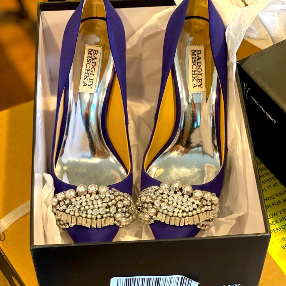 Badgley Mischka never worn size 8 heels